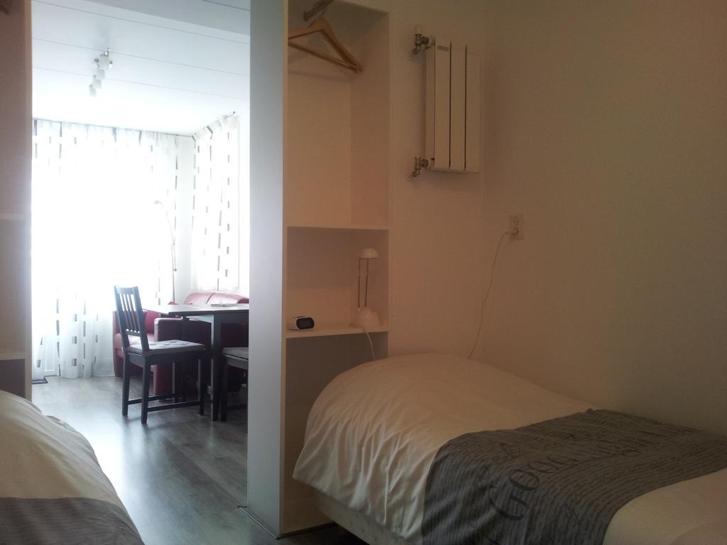 Homestay Bij Aelita Den Burg Szoba fotó