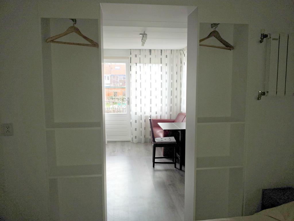 Homestay Bij Aelita Den Burg Szoba fotó