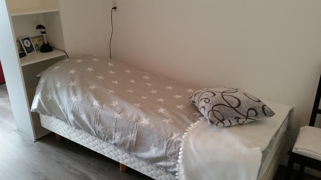 Homestay Bij Aelita Den Burg Kültér fotó