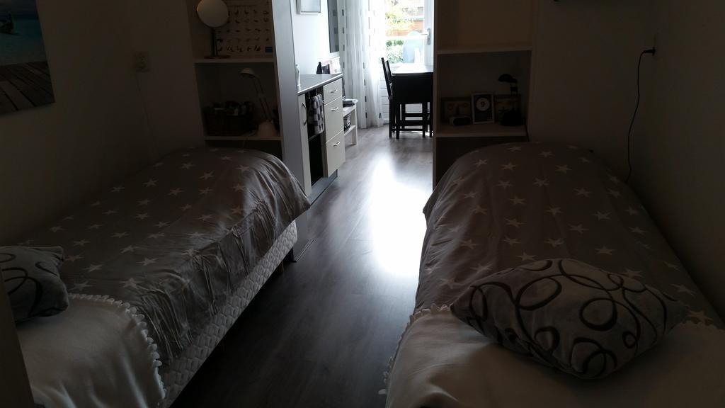 Homestay Bij Aelita Den Burg Kültér fotó