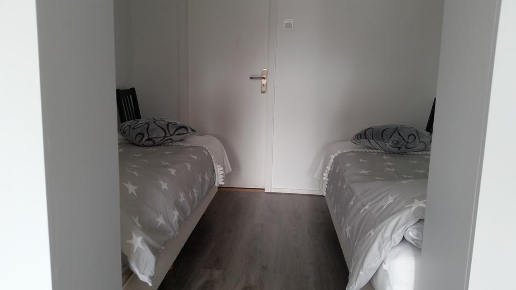 Homestay Bij Aelita Den Burg Kültér fotó