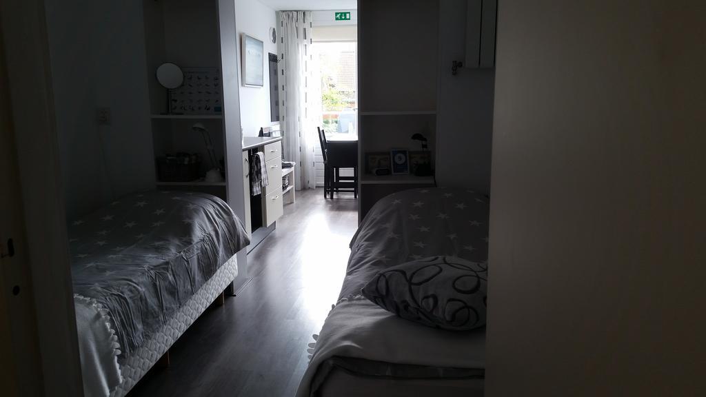 Homestay Bij Aelita Den Burg Kültér fotó
